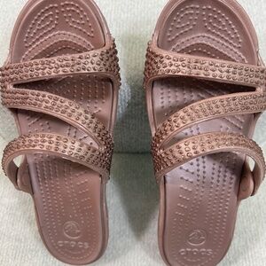 Croc sandels beaded size W7, Bronze/brown colored